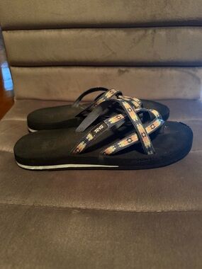 Women’s Teva Sandals Size 7 Aztec Design